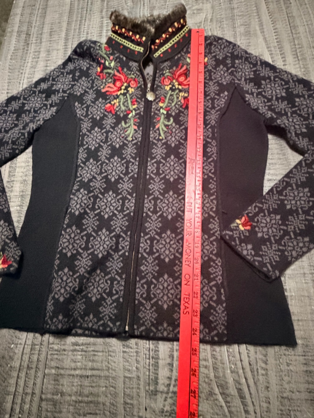 Black Embroidered Floral Zip-Up Fleece Sweater Jacket w Faux Fur Collar - Picture 9 of 10